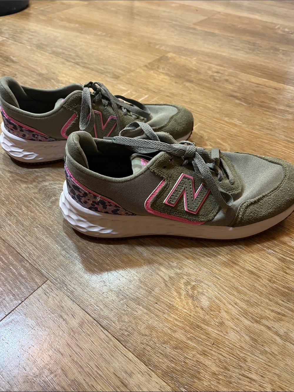 New Balance Green Pink Fresh Foam X70 Sneaker Tennis Shoe Women's 7 Logo Trainer - Picture 5 of 13